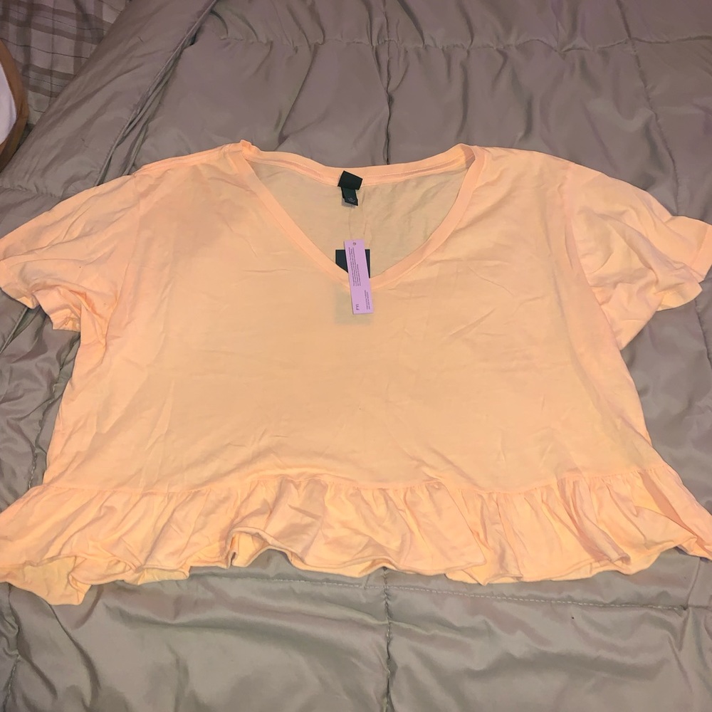 Cropped ruffled tee